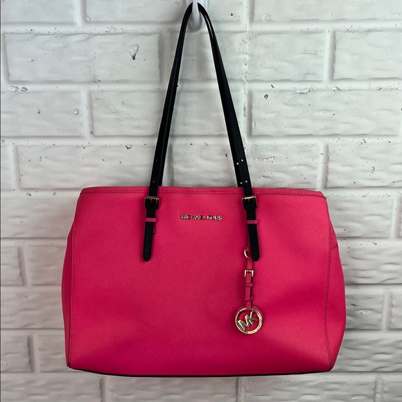 MICHAEL KORS PRELOVED HOT PINK TOTE SAFFIANO LEATHER GOLD HARDWARE - Picture 1 of 17